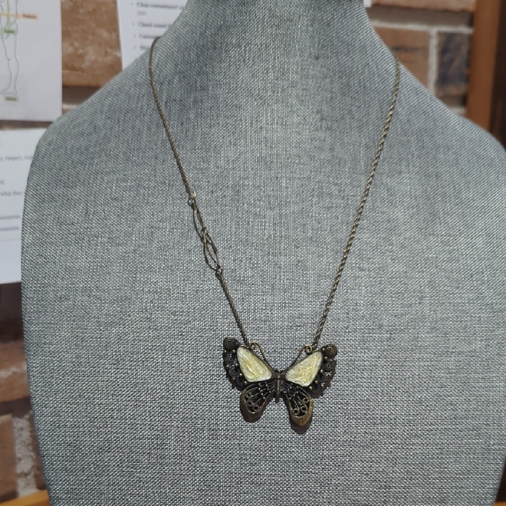 Elegant Bronze Butterfly Pendant Necklace – Vintage Charm - Picture 2 of 12
